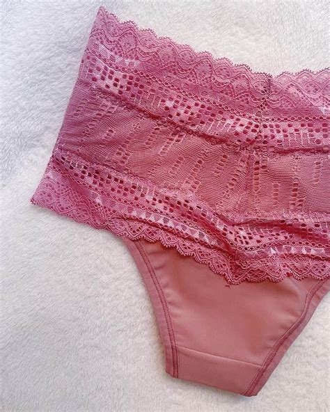 Conjunto lingerie top triângulo de renda rosa e marrom sem bojo calcinha cintura alta vovó