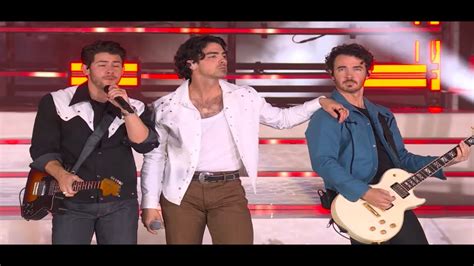 Jonas Brothers Full Thanksgiving Halftime Performance Dallas