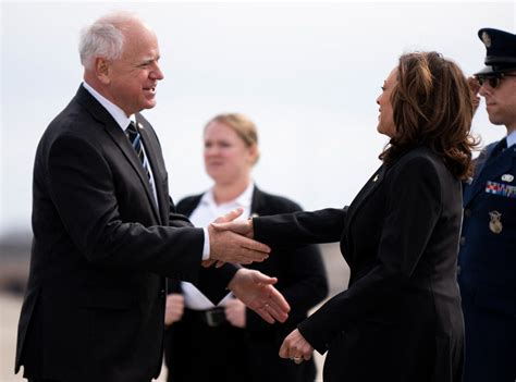 Campanha De Kamala Harris Arrecada Us Milh Es Ap S An Ncio De Tim