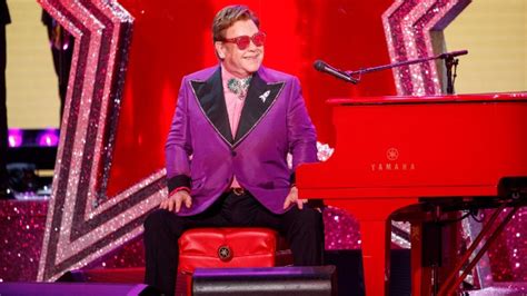 Elton John Draws Massive Crowd Brings Out Guests To Close Out