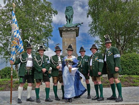 Alpenregionstreffen der Gebirgsschützen in Waakirchen große