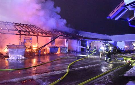 Brand In Ebenhofen Rund Feuerwehrler L Schen Lagerhalle