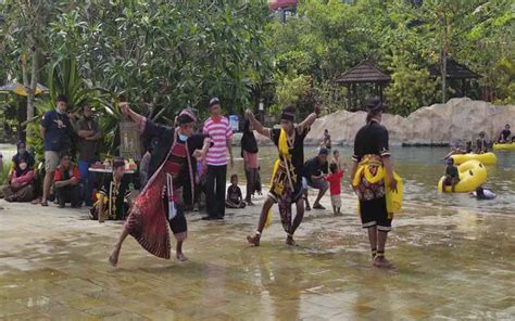 Tradisi Padusan Di Jogja Bay Dimeriahkan Jathilan Angklung Dan Bubble