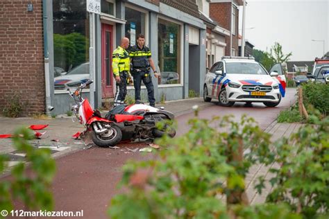 Flinke Schade Na Botsing Tussen Automobiliste En Scooterrijder Op De