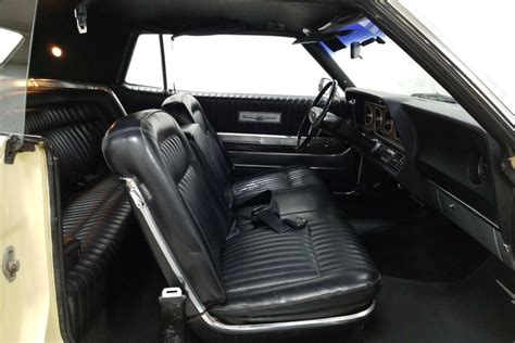 Ford Thunderbird Interior