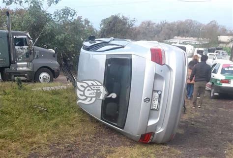 Volcadura de automóvil deja tres lesionados en la Misantla Xalapa