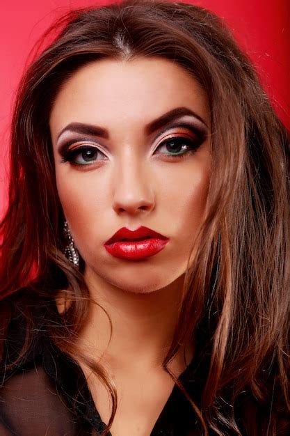 Premium Photo Beautiful Brunette Female Model With Fresh Daily Makeup