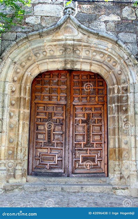 Puertas De Madera Antiguas De Un Castillo Foto De Archivo Imagen De