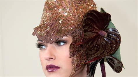 The 10 most original hats with flowers - Bloomifique