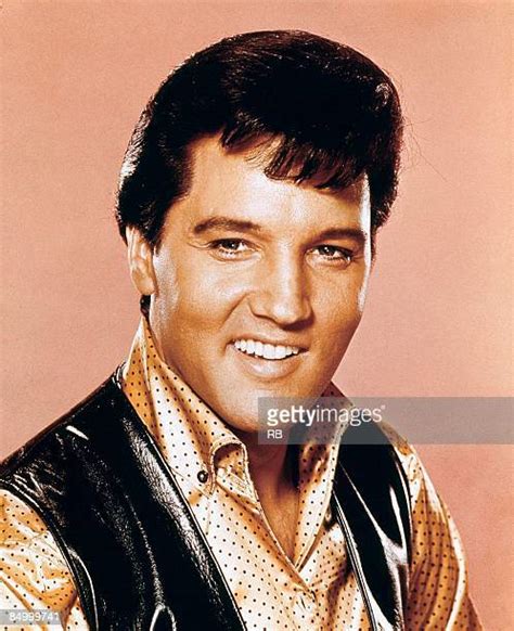 Elvis Pose Photos And Premium High Res Pictures Getty Images