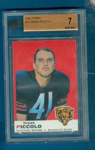 1969 Topps Football Brian Piccolo Rookie 26 Bears BVG 7 9 Centering