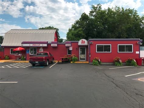 An Unassuming Restaurant In Maine Augusta S Red Barn Serves The Best