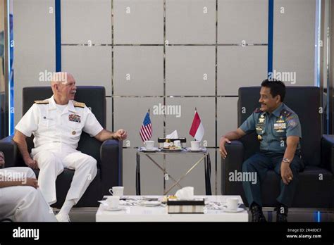 US 7th Fleet commander visits Indonesian navy headquarters and college ...