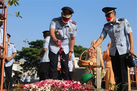 Peringati Hari Dharma Karyadika Ke Imigrasi Semarang Gelar Tabur