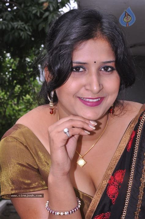 Kushbu Hot Stills Photo 16 Of 58