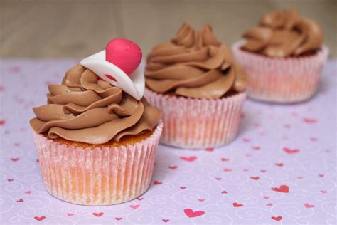 Cupcakes La Vanille Ganache Mont E Au Chocolat Surprises Et