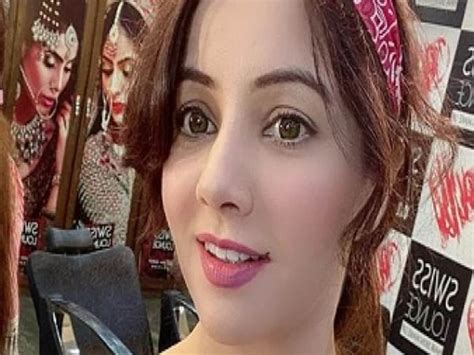 Pakistani Singer Rabi Pirzada Quits Industry After Her Nude Pics Leaked