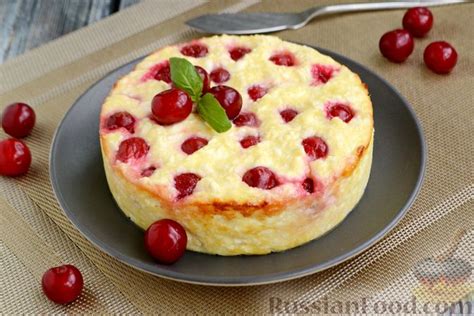 Рецепт Творожная запеканка с манкой и вишней без муки на RussianFood