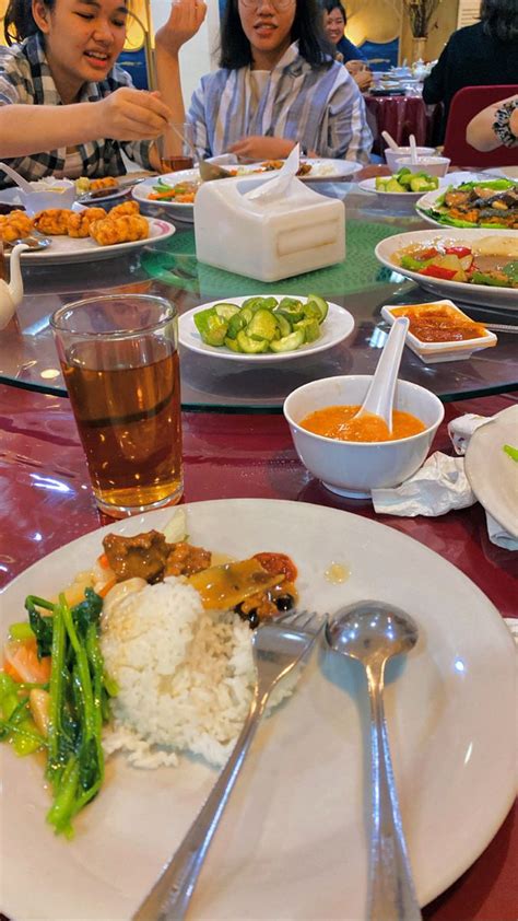 Pap Makan Di Resto Makan Malam Makan Siang Foto Makanan