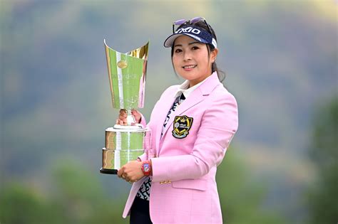 女子プロゴルフ・青木瀬令奈選手が今季2勝目｜株式会社ジェイテクト