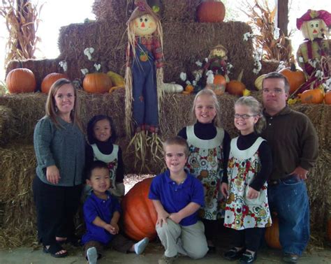 How The 7 Little Johnstons Enjoy Thanksgiving | TLCme | TLC