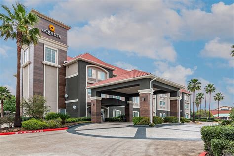 La Quinta Inn & Suites by Wyndham Tomball | Tomball, TX Hotels