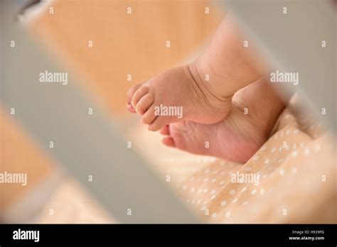 Light Skin Feet Hi Res Stock Photography And Images Alamy