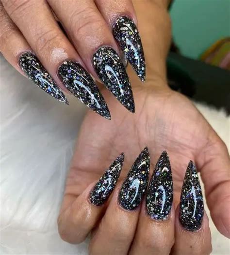 40 Irresistible Black Glitter Nails For You This Season