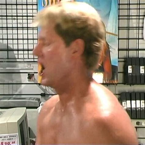 Asian Kamiko Babe Gives This Stud Her Nice Pussy Behind XHamster