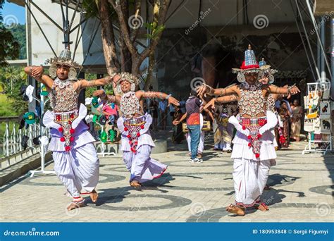 Traditional Wedding in Sri Lanka Editorial Stock Photo - Image of ...