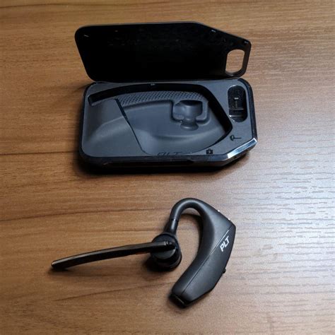 最終日bluetoothイヤホンplantronics Voyager 5240 メルカリ