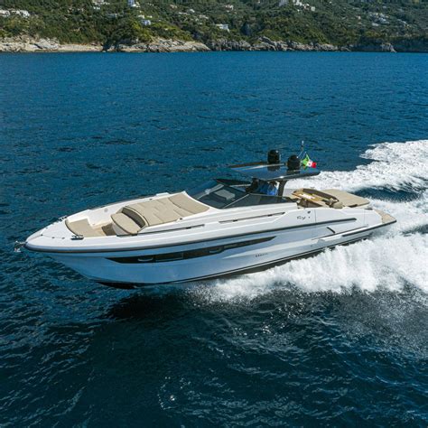 Lancha Express Cruiser Motor De Centro LE MANS 50 RIO YACHTS