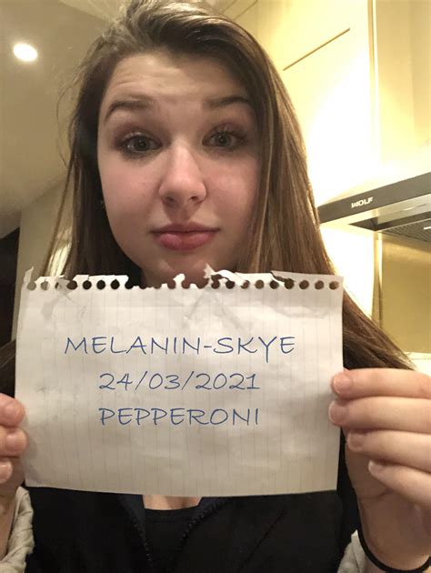 Hello I'm mistress skye, seeking for a submissive slave to explore all