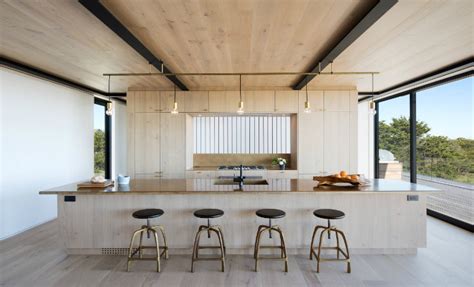 Hamptons Home By Bates Masi Features Cantilevering Upper Floor