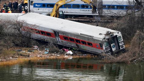 Governors press safety debate after NYC train derailment