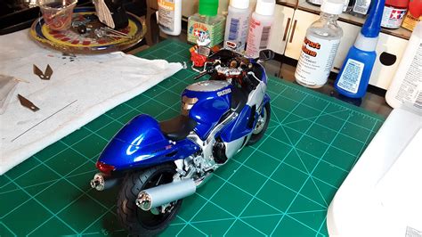 Suzuki GSX 1300R Hayabusa Bike Plastic Model Motorcycle Kit 1 12