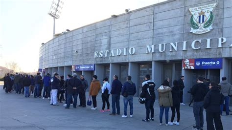 Leganés Colas En Butarque Para Las Entradas Del Leganés Sevilla