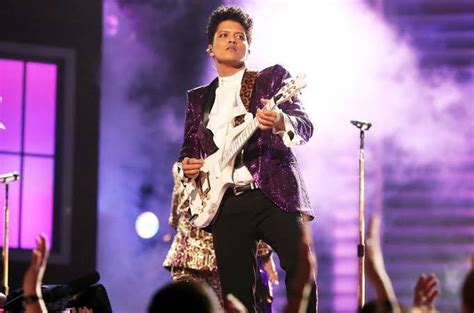 Bruno Mars Access On Twitter Bruno Mars Empata Chris Brown Como