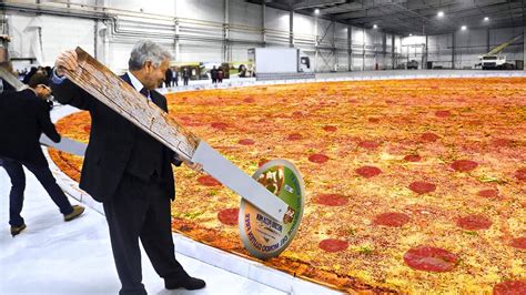 Worlds Largest Pizza Bombofoods