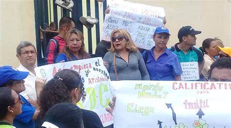 Docentes Protestaron Por El Bajo Salario Frente A La Zona Educativa De