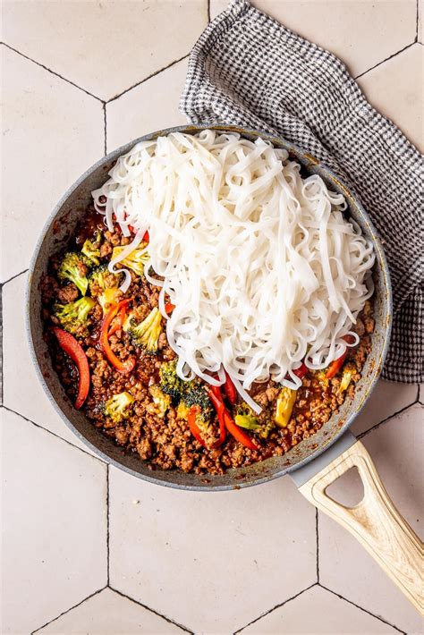 Firecracker Beef And Veggie Noodle Bowls