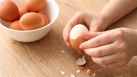 The Trick To Easily Peel A Cold Hard Boiled Egg