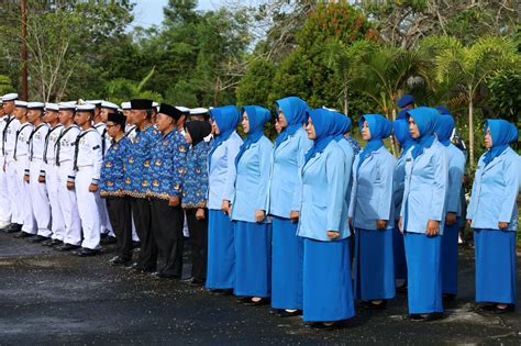 Lanal Dumai Ziarah Rombongan Di Taman Makam Pahlawan Dumai Dalam Rangka