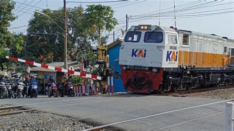 Palang Perlintasan Kereta Api Jpl Tegal Railroad Crossing