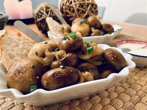 Gebratene Champignons Mit Knoblauchsauce Wie Auf Der Kirmes Der