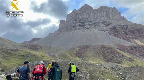 Muere Un Senderista De A Os De L Hospitalet En Un Pico De Huesca