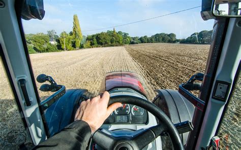 Valtra T174 Kongskilde VibroFlex Elie Wagner Flickr