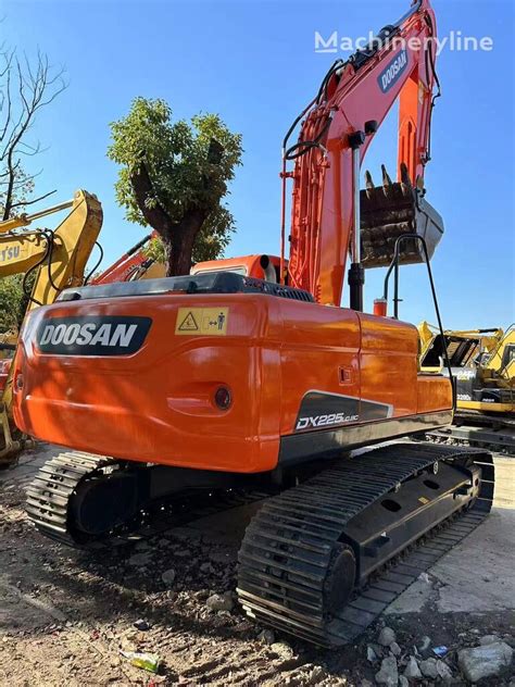 Doosan DX225 Tracked Excavator For Sale China Shanghai XV39929