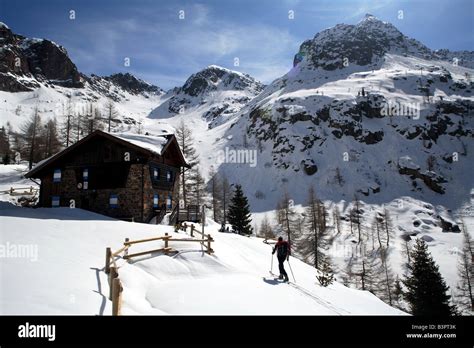 Downhill Skiing Sette Selle Alpine Hut Palu Del Fersina Valle Dei