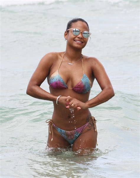 5 Hot Sexy Tichina Arnold Bikini Pics